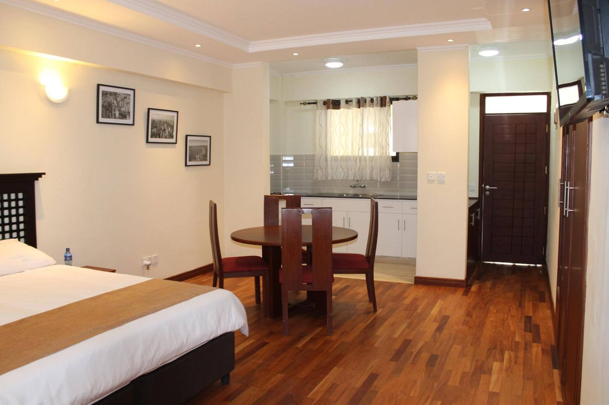 Cranes Suites Kitale Exterior photo